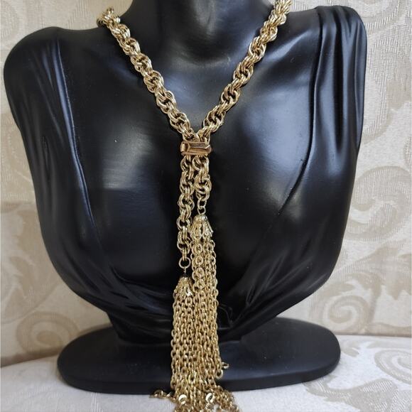 Vintage 80s Luxurious Gold Tassel Necklace with Intricate Chain - Picture 4 of 11